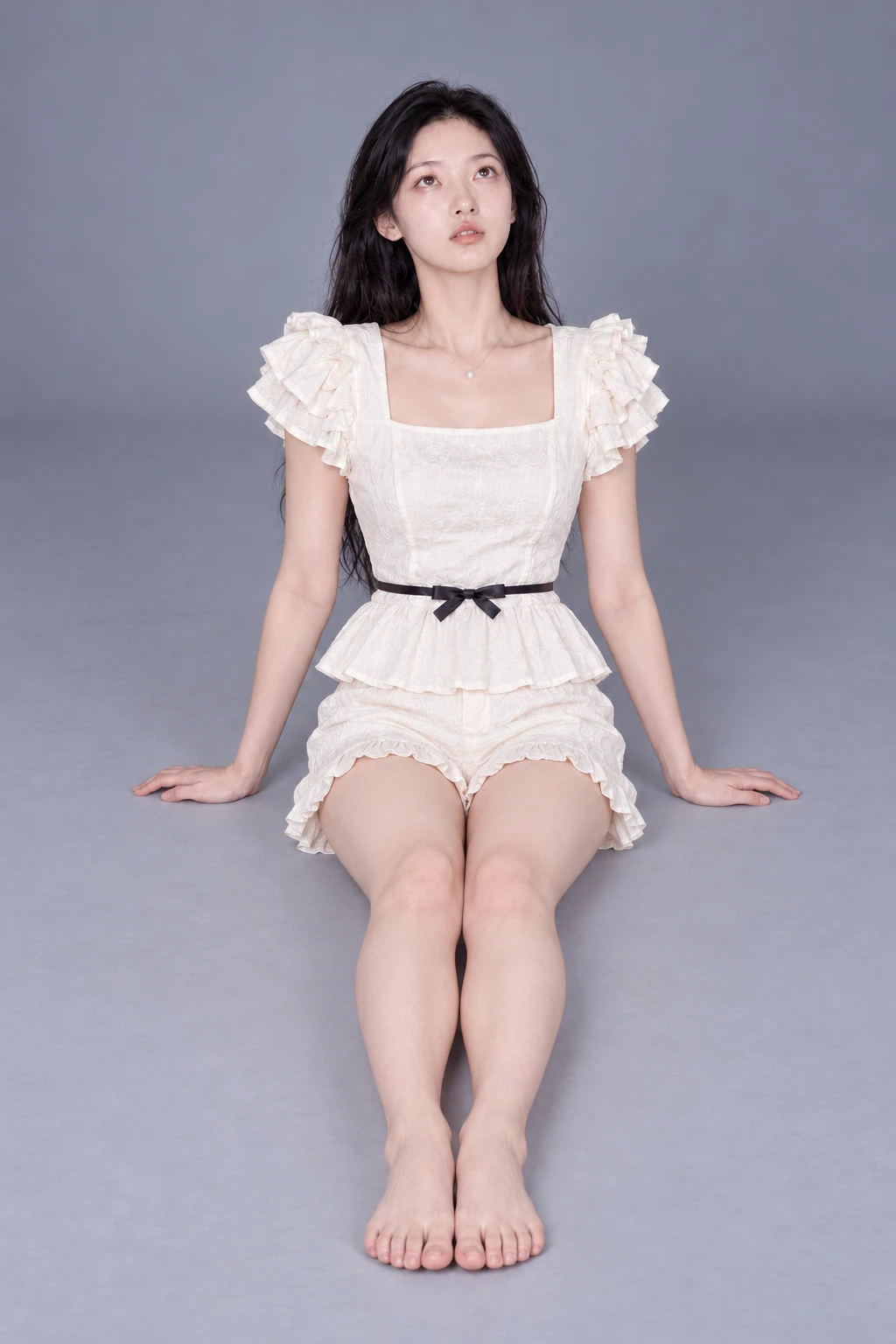 Seated, supported by both hands behind, chest lifted / Front
