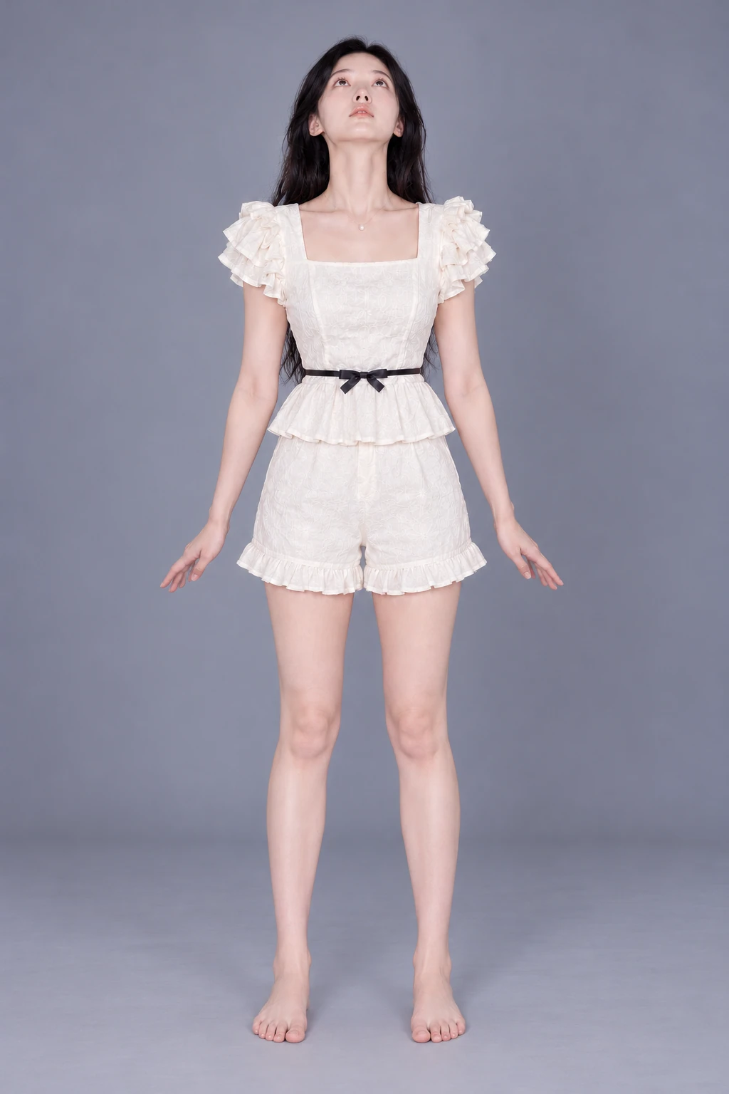 Standing with arms behind and chest lifted / Front