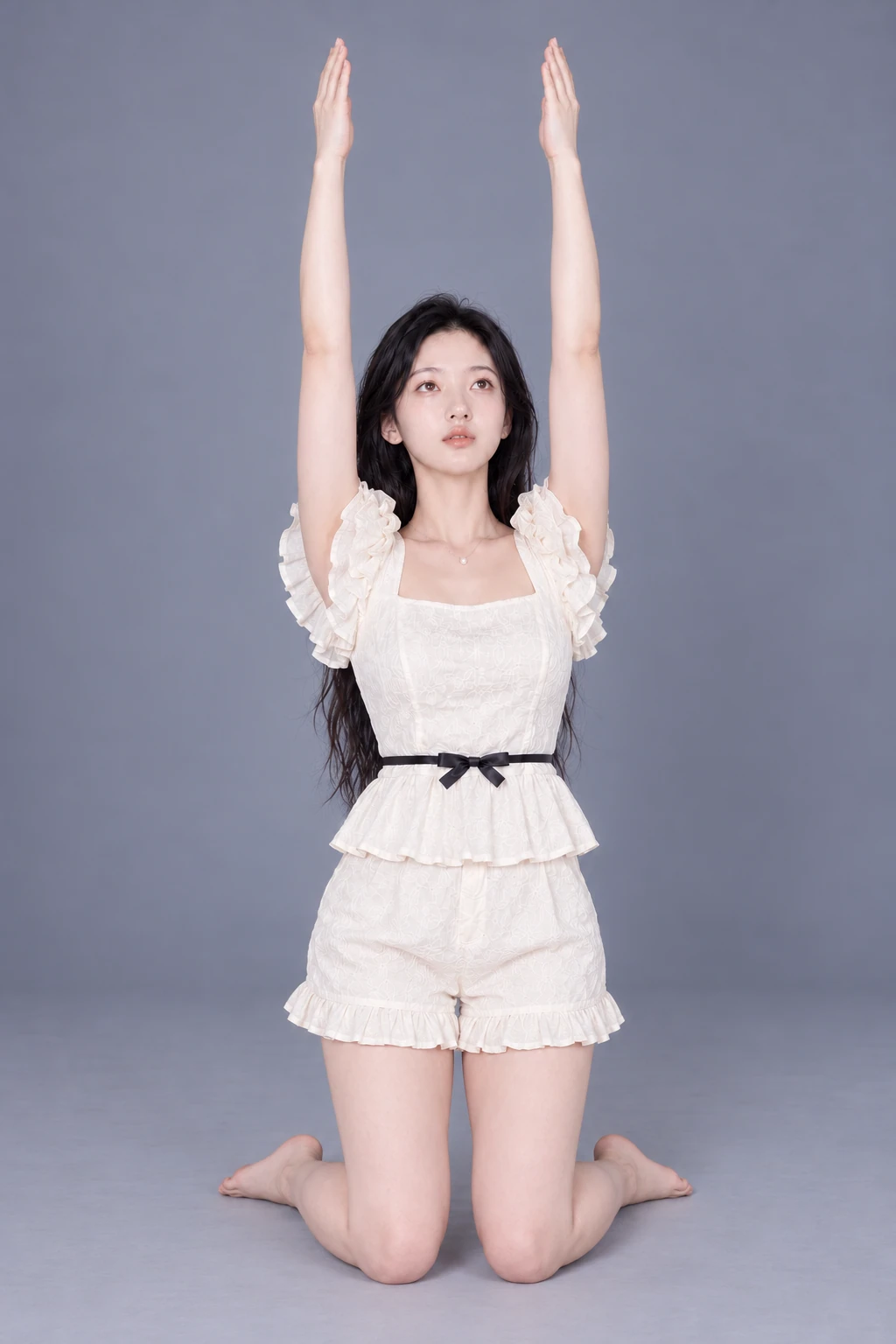 Kneeling with both arms reaching up / Front